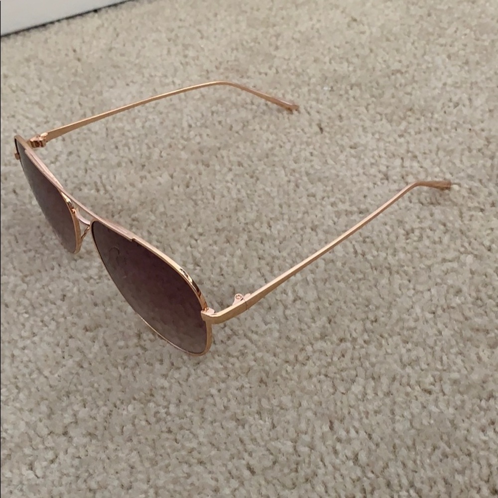 Gold Aviators - Picture 2 of 4